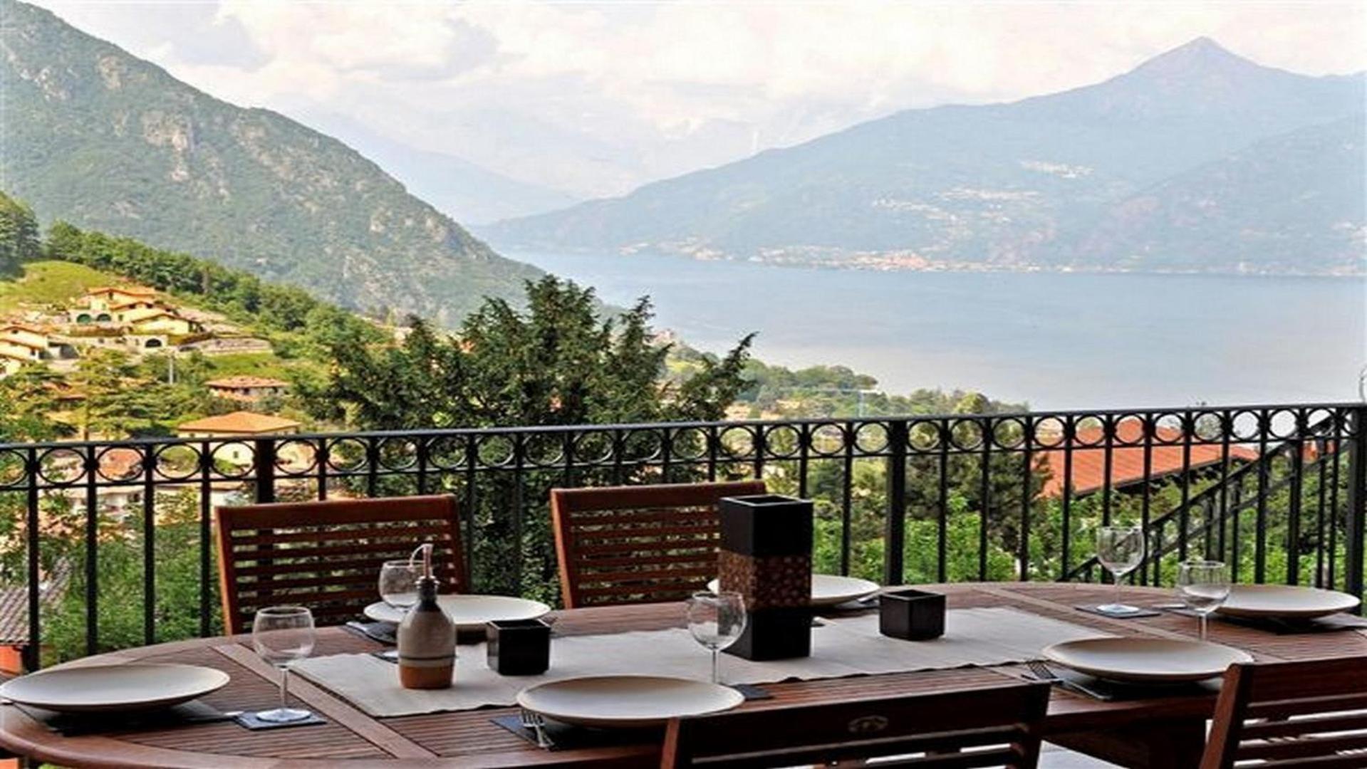 Clubhouse Villa เมนาจโจ ภายนอก รูปภาพ